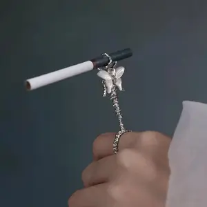 Elegant Butterfly Cigarette Holder Ring, Fashionable Finger Clip for Smoking, Perfect Gift for Girlfriend & Best Friend, Romantic Keepsake