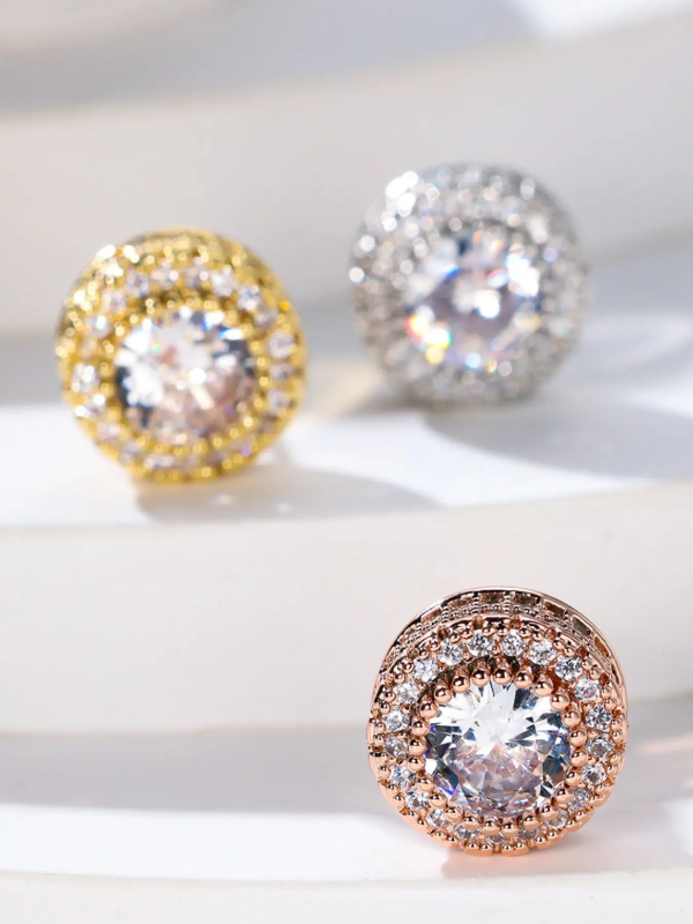 Hip-Hop Innovative High-End Round Full-Diamond Stud Earrings, Unisex European Style, Fashionable and Unique, Party Festival Earrings, All Seasons Jewelry, Fashionable Jewelry Accessories