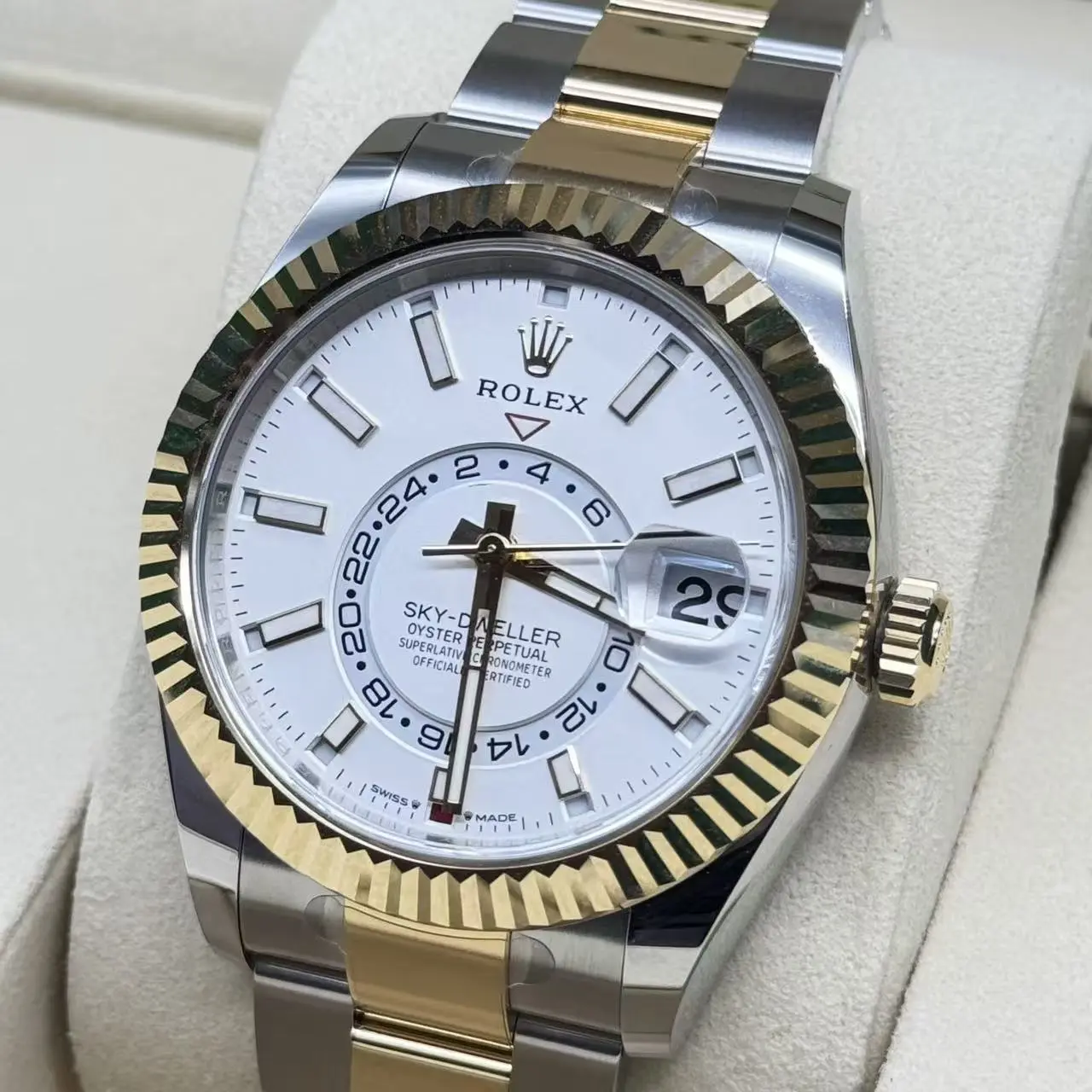Rolex Sky-Dweller m336933-0005 Annual Calendar GMT 42mm Yellow Rolesor White Dial