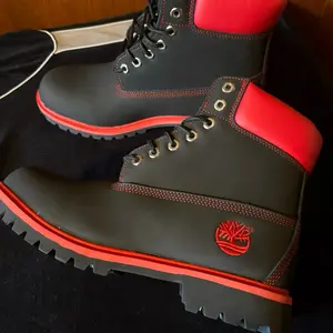 Timberland Red and Black 6-Inch Premium Waterproof Boot with Classic Red Logo and Durable Construction High-Top Non-Slip Boots