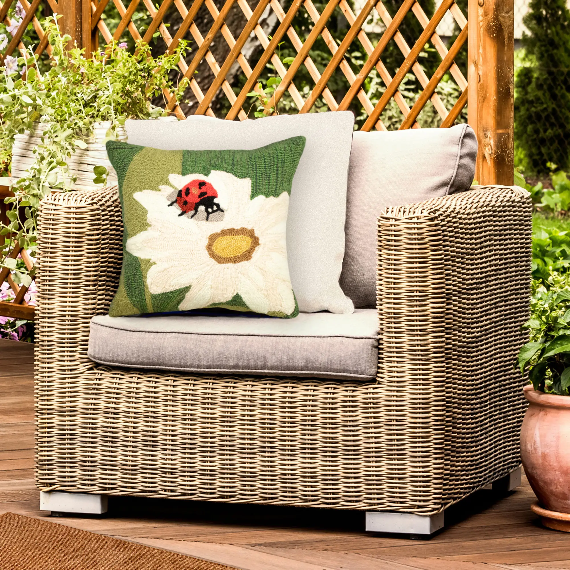 Lush Decor FRONTPORCH Handmade Creative Decorative Cushion - Hand-Tufted Polyester Blend Hooked Fiber, Weatherproof Indoor/Outdoor Animal (Ladybug) Garden Nature Accent for Sofa, Nursery, Patio/Deck
