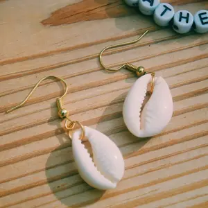 Shell earrings