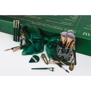 EMERALD GREEN BLING Mega Glitz & Glam | 30pc Essentials Collection Brush Set | GG4585 EMERALD GREEN BLING Mega Glitz & Glam | 30pc Essentials Collection Brush Set | GG4585