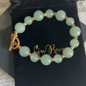 Jade Bracelet - Elegant Design for Everyday Wear, Lightweight and Comfortable Fit