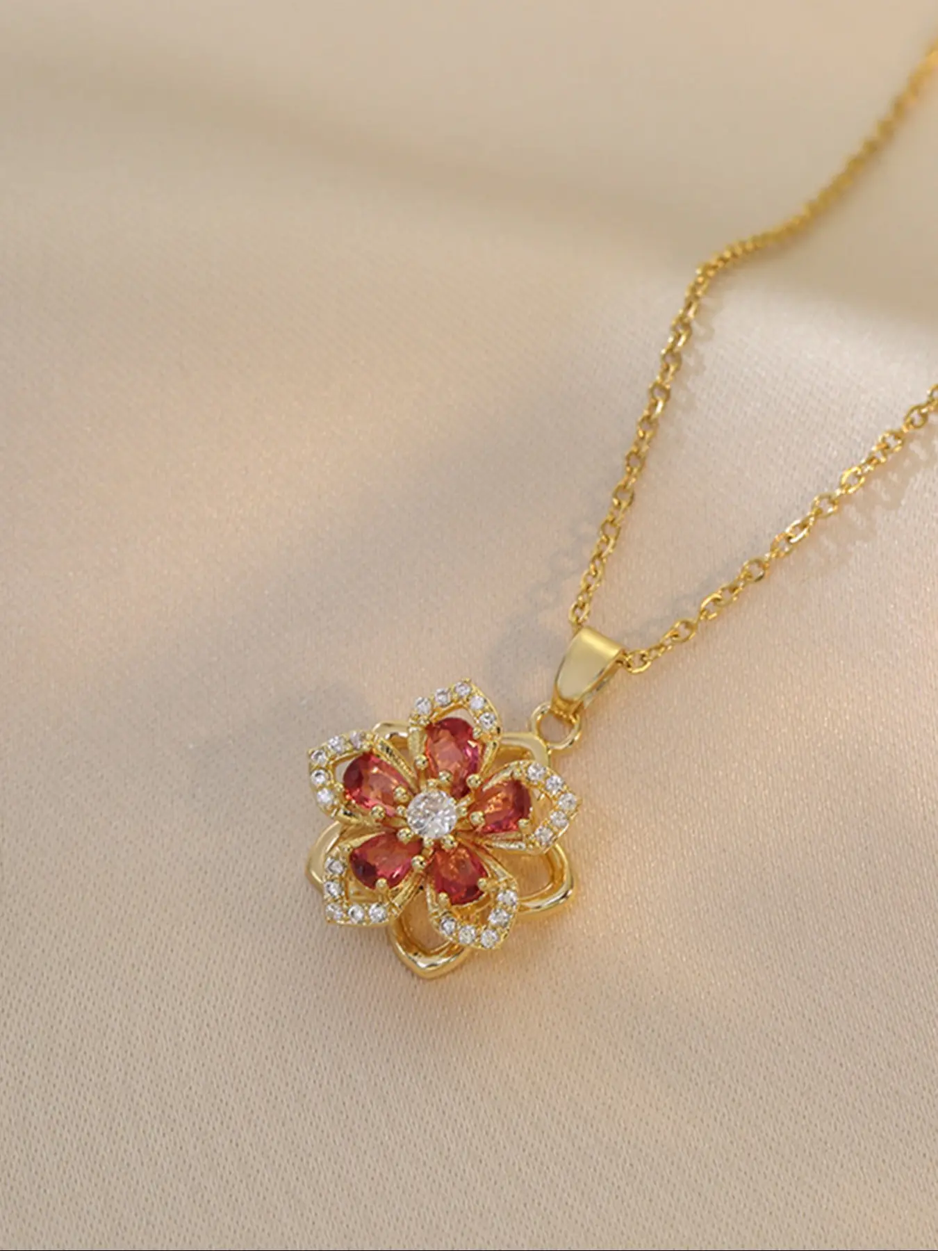Elegant Copper Zirconia Fashion Pendant Necklace, Style Clover Flower Design, 360° Rotating Charm, Luxury Minimalist Jewelry, High End Necklace, Trendy Charm Necklace, Pendant Chain, Jewellery Pendant