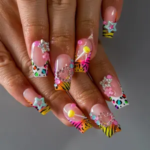 The new autumn and winter collection of almond-shaped nail art features detachable and reusable press on nails Sparkly Rhinestones