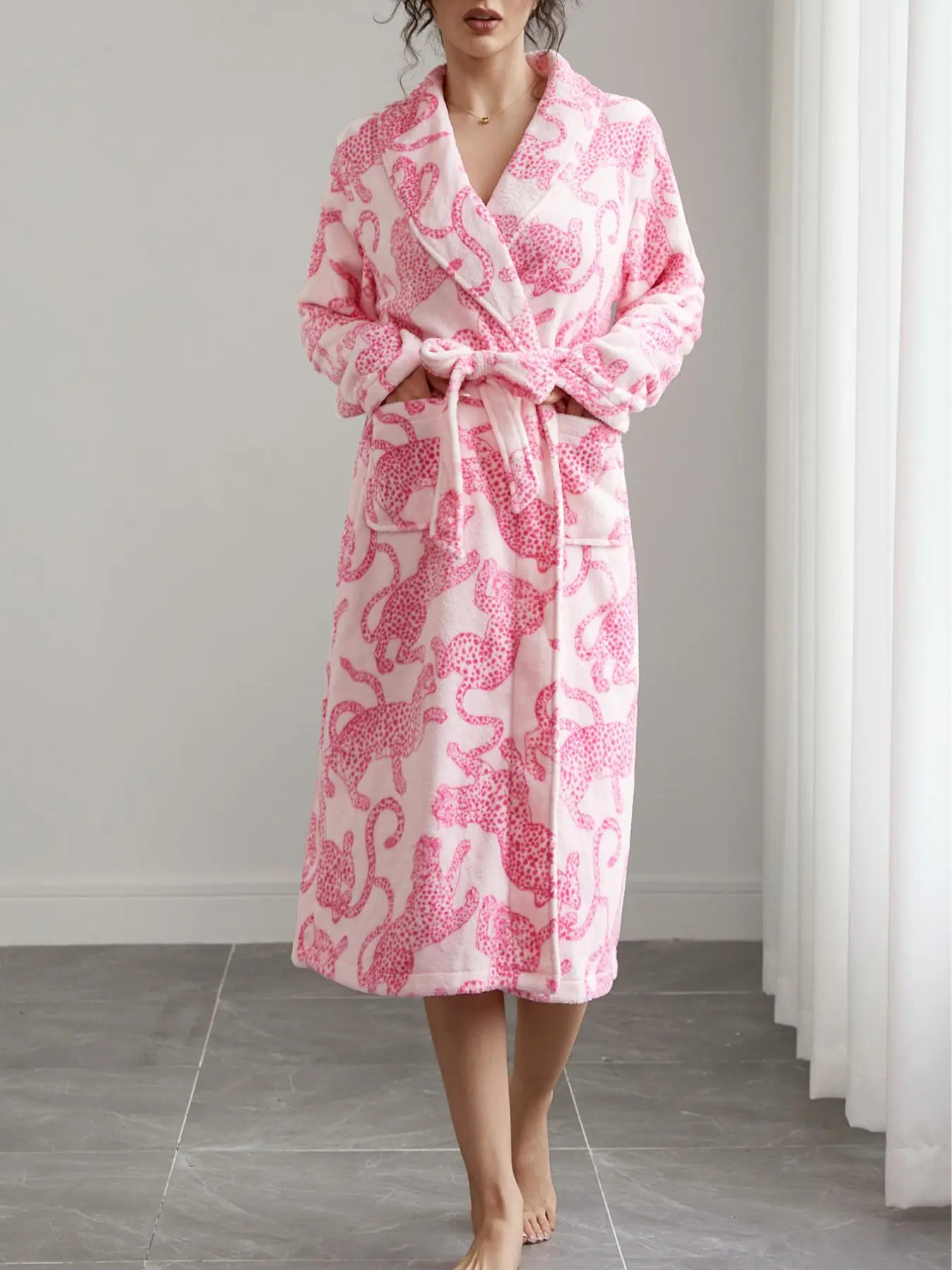 Women's Plush Flannel Robe, Loungewear Cozy Soft Bathrobe, Womenswear, Leopard Print, Soft Fabric, Long Sleeve V Neck, Warm Home Wear, Loungewear, Nightwear, Casual Outdoor Use