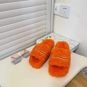 Men Women Winter Faux Fur Slippers Warm Letters Fluffy Indoor Outdoor Slide Sandals Comfortable Fuzzy Flip Flop Slipper