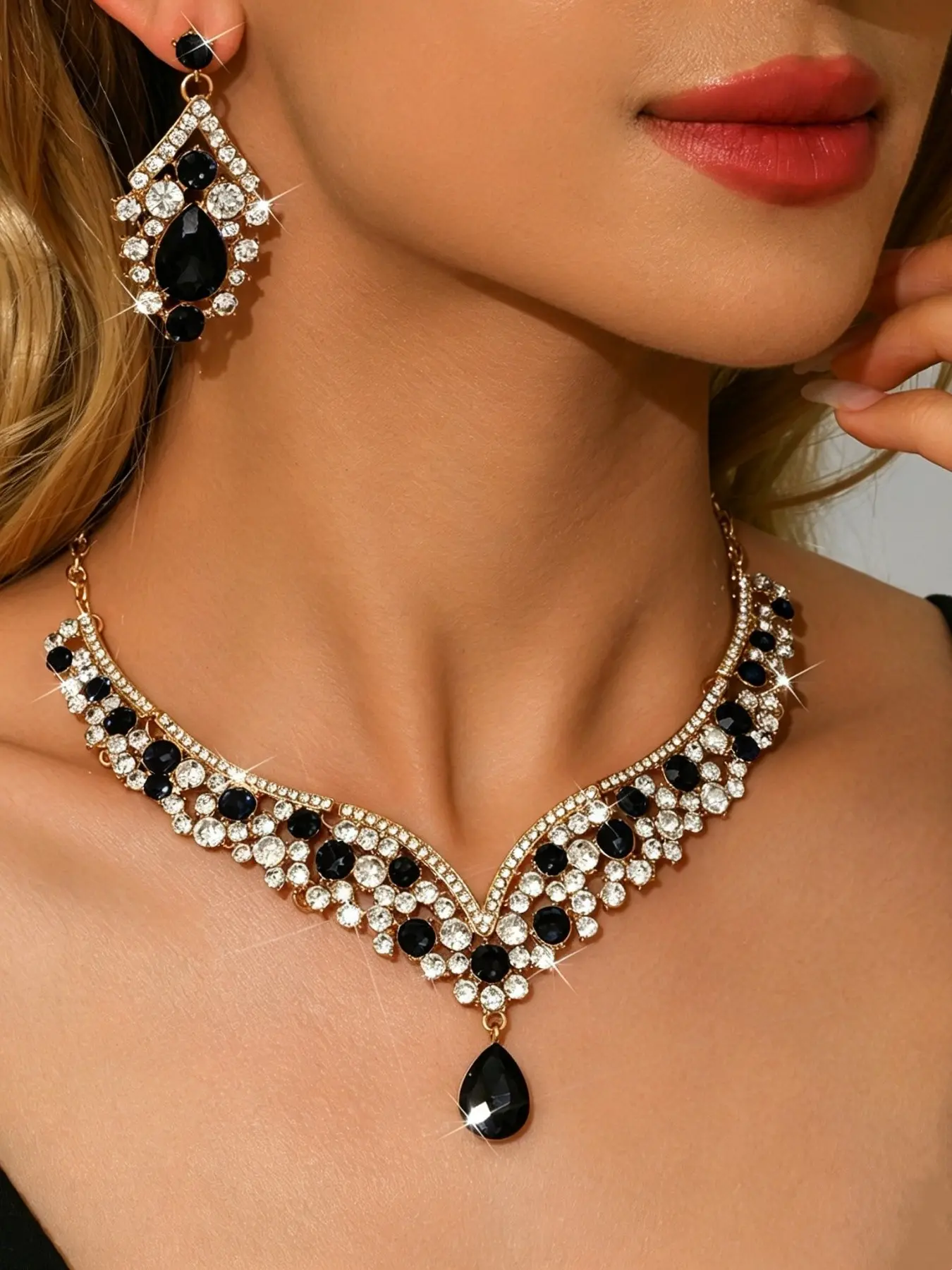 3-piece luxurious black crystal drop-shaped jewelry set, elegant evening gown accessories for noble ladies' party wear (1 necklace + 1 pair of earrings)