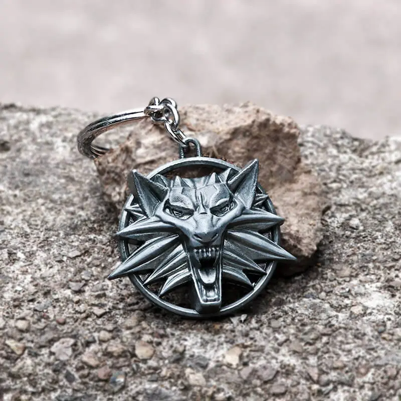 GTHIC Witcher Series Wolf Emblem Zinc Alloy Keychain, Keychain Bag Pendant, Statement Jewelry Accessories for Men Daily Wear