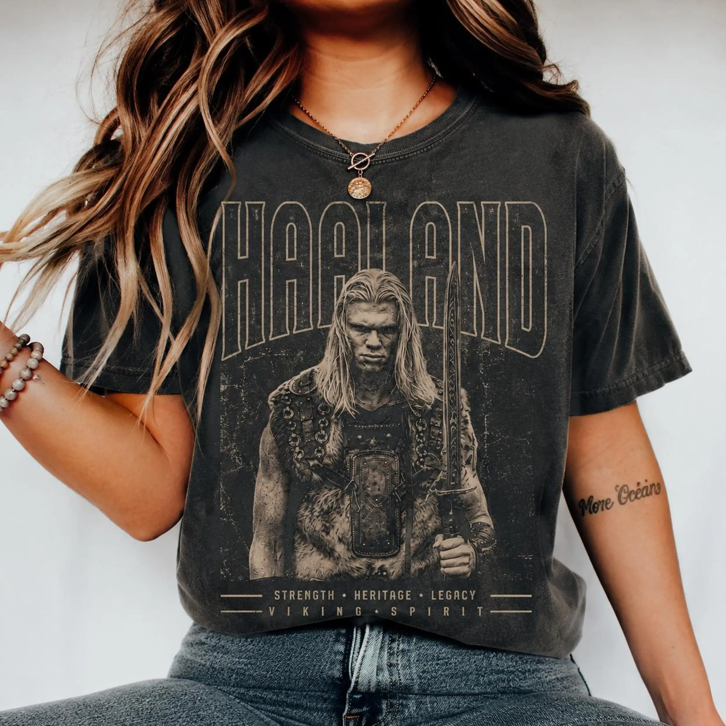 Comfort Colors Vikings Retro Y2k Graphic Tee, Black White Football Norway Striker Unisex T-Shirt - Perfect Gift for Fans