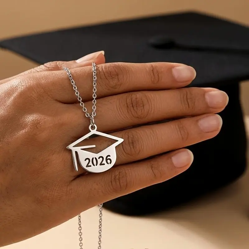 1/2 Counts New 2026 Graduation Ceremony Necklace, Stainless Steel Bachelor Cap and Doctoral Hat Pendant Necklace, Exquisite Jewelry Gift for Graduation Party, Durable Unique Design
