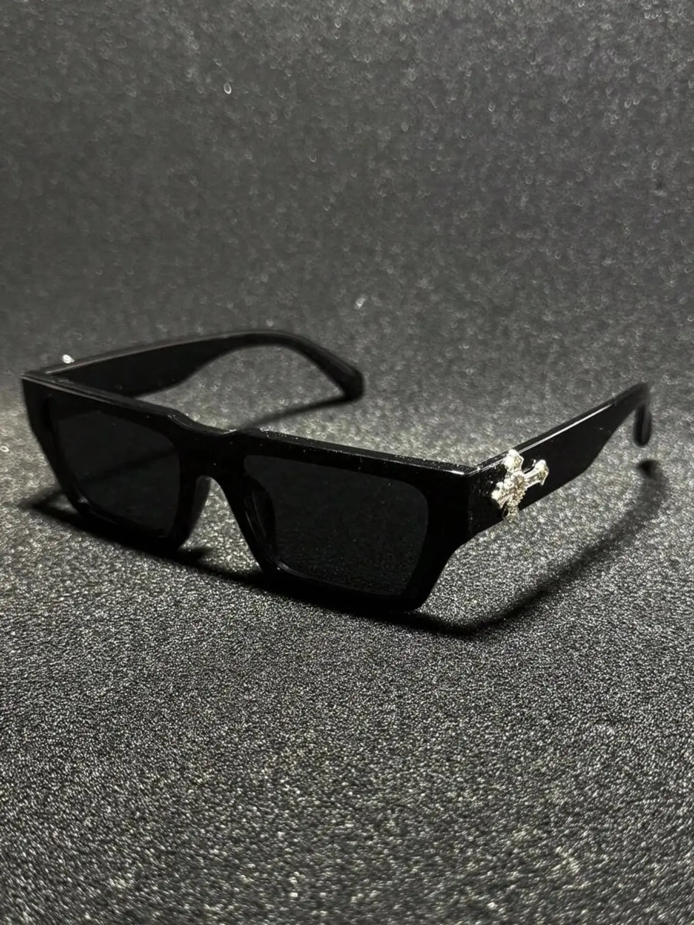 Unisex Rhinestone Cross Decor Sunglasses, Anti-Explosion Polycarbonate Lenses, UV Protection, Ideal for Sports, Street Style, Casual, Vintage Look, Trendy Beach Eyewear, Street Style Shades