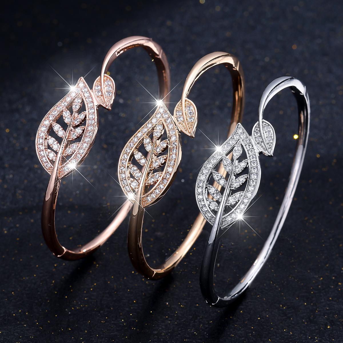 Luxury Leaf Filigree Cuff Bangle Bracelet for Women, Sophisticated Nature Inspired Statement Wrist Accessory, Premium Craftsmanship Timeless Finger Jewelry for Daily Formal Wear, Trending Jewelry Gift
