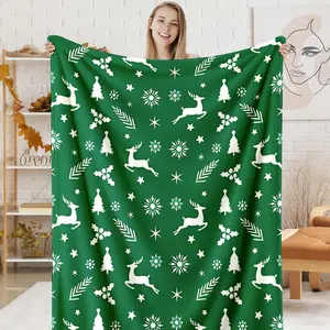 Green Christmas Reindeer Snowflake Pattern Blanket, 1 Count Soft Warm Flannel Throw Blanket, Air-conditioned Room Blanket, Warm Nap Blanket for Home Office Travel