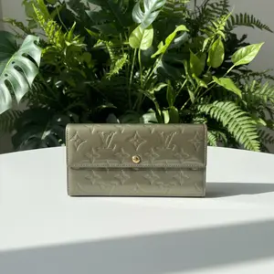 Pre-owned Louis Vuitton Leather Small Leather Goods Green Vernis Sarah Wallet