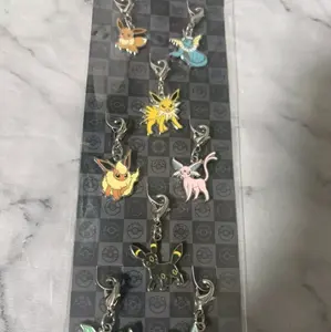 Japanese Pokemon Eevee Evolutions Metal Charm Keychains Umbreon Eevee Sylveon