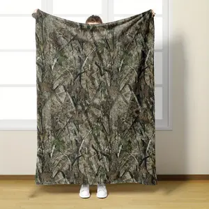 A Camouflage Fleece Blanket with a Design of Dry Branches And Leaves, Perfect As a Gift for Friends And Family. It Is Warm, Comfortable, Soft to The Touch, And Suitable for Use on Sofas, Beds, in The Office, And for Outdoor Travel