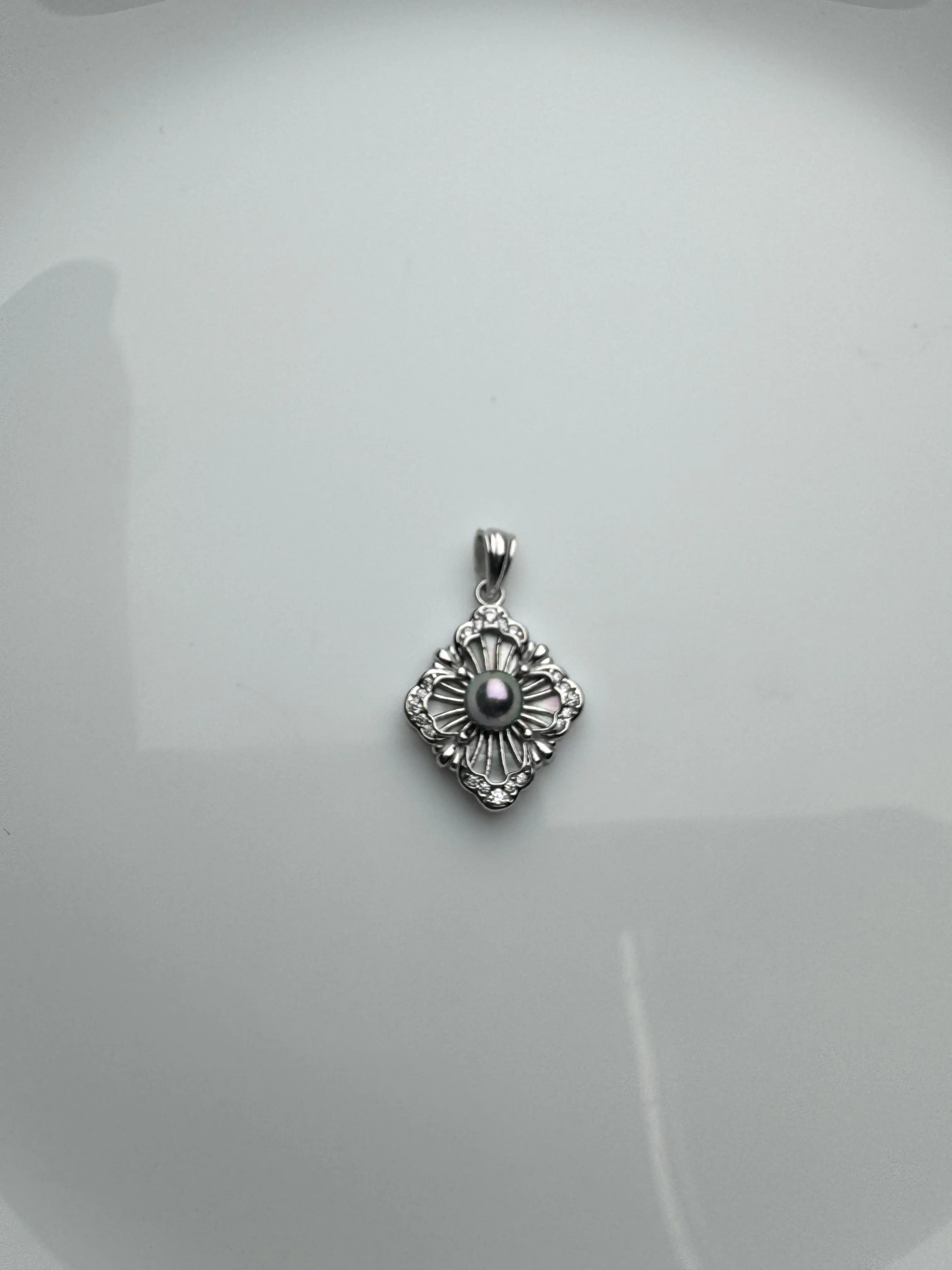 hd0001 Vintage Square Hollow True Madama Pearl Pendant
