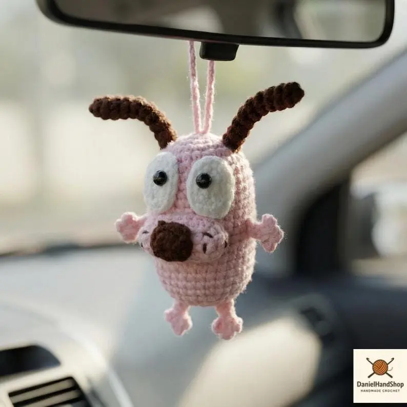 Handmade Crochet Courage Dog Car Hanging, Cartoon Style Car Decor, Cotton Yarn Accessory