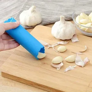 1pc of Easy Garlic Peeler (With Silicone Roller)