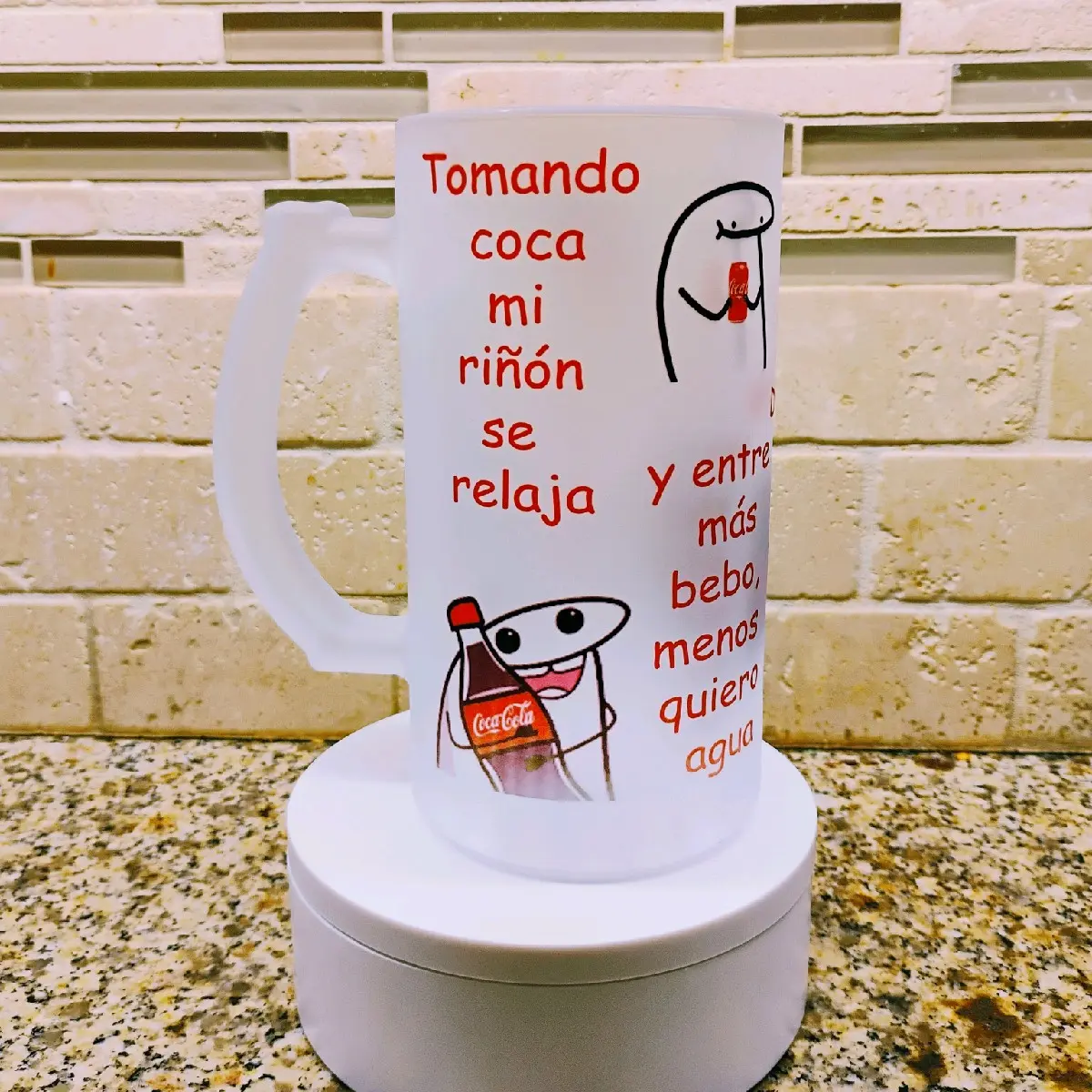 tomando coca mi riñon se relaja frosted glass mug tomando coca mi riñon se relaja frosted glass mug