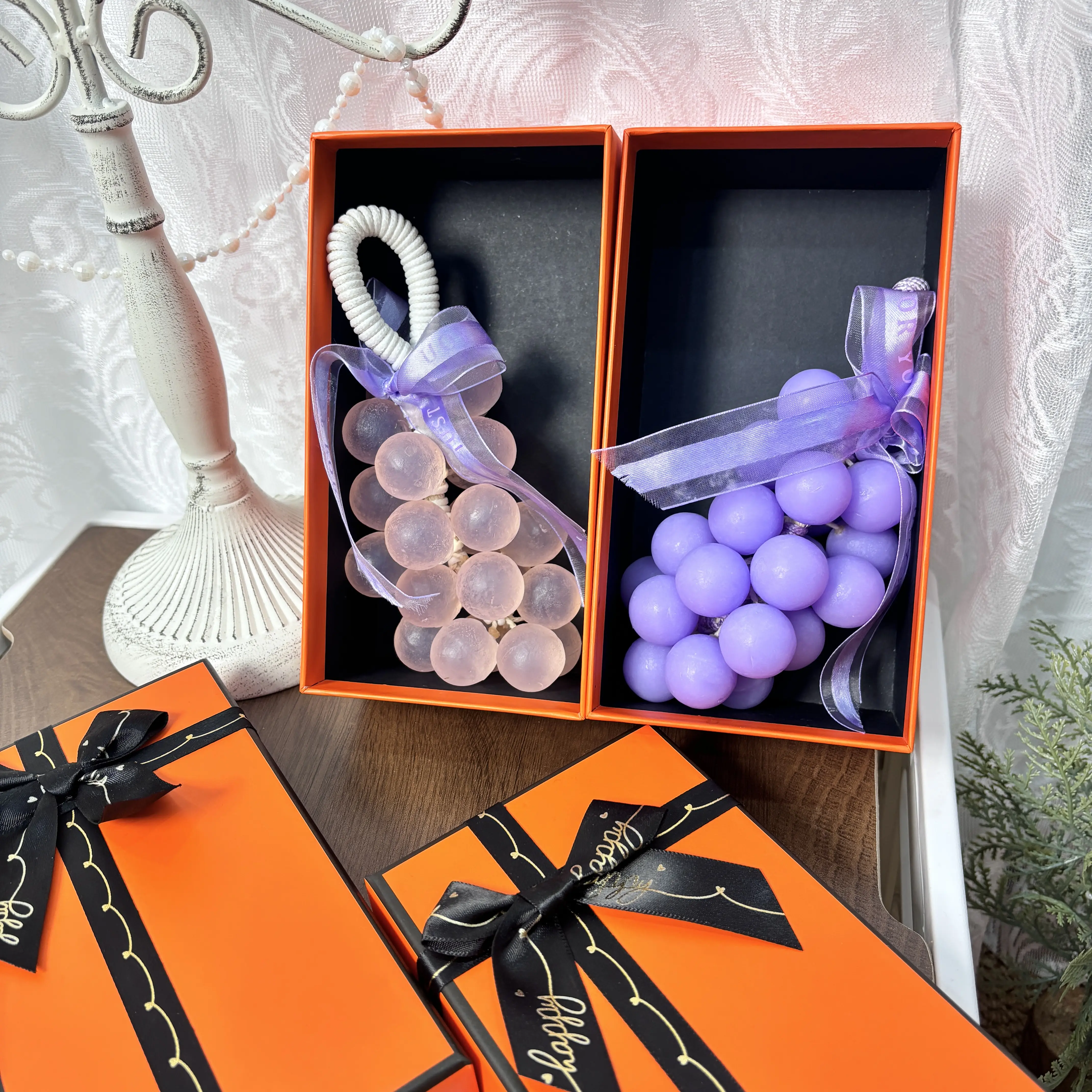 25 Count Grape Shaped Bar Soap, Mild White Tea Scent Decorative Fruit Cleansing Soap Bar For Daily Hand & Body Washing, Gentle Lathering Soap For Bathroom Vanity Decor, Small Portable Scented Soap For Household Use,Comes with Ribbon and Gift Box