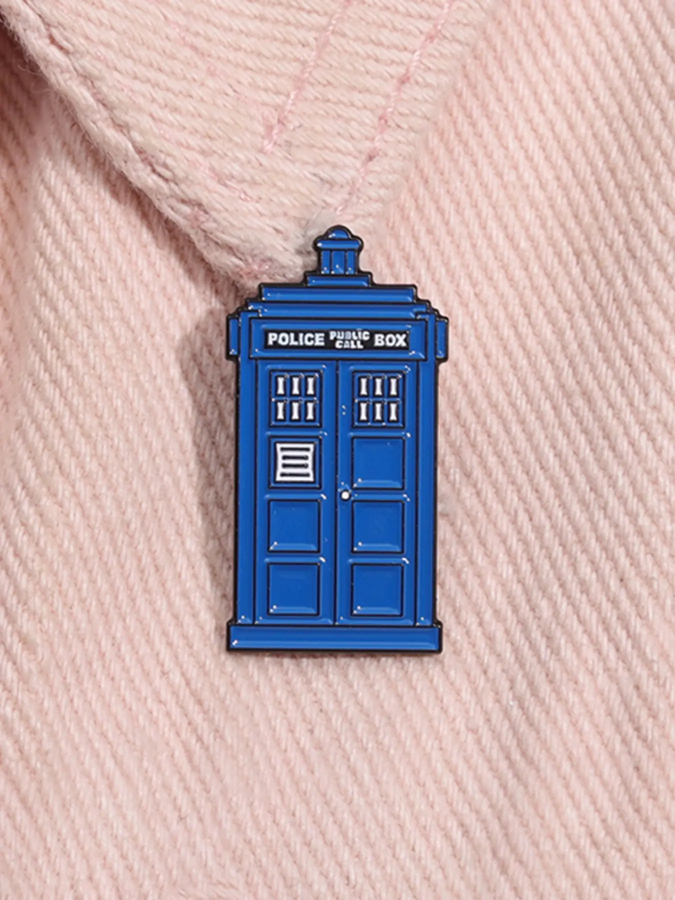 Doctor Who Time Machine Tardis Enamel Pin Vintage Sci-Fi Movie Alloy Brooch Pins Lapel Backpack Badge Fashion Jewelry Accessories Gift for Friends
