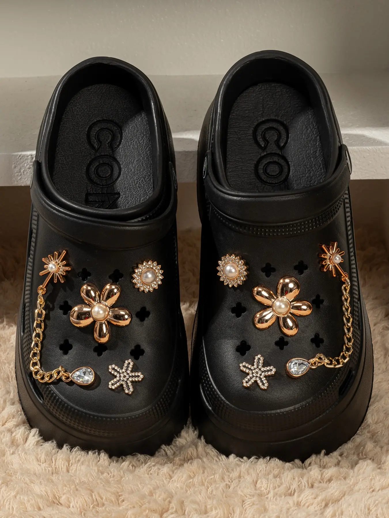 Women's Punk Style Perforated Shoes with Sequins, Thick Sole Hollow Design, Comfortable Garden Shoes, Trendy Casual Slippers, Summer Slippers, All Seasons Eva Material