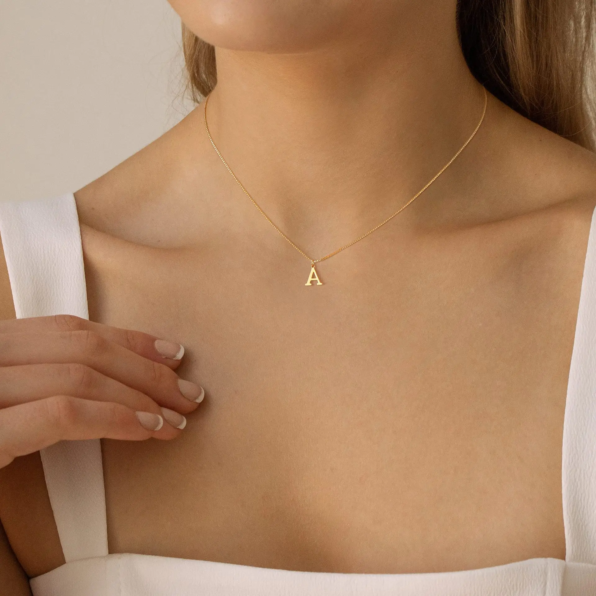 Golden Initial Necklaces for Women and Girls, Dainty Golden Letter Necklace Tiny A-Z Pendant Choker Neckace Trendy Cute Personalized Monogram Name Necllace Golden Jewelry Necklace for Teen Girls Gift