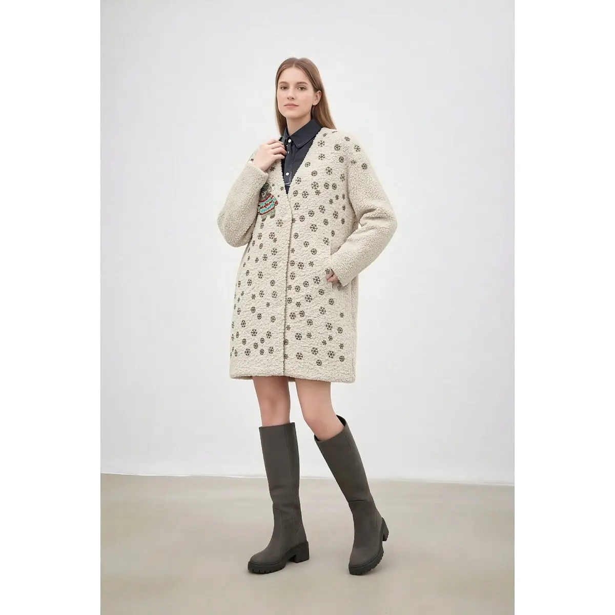 TCH - Loose V-neck hot diamond cute bear snowflake temperament versatile medium long fur coat for women