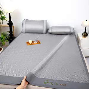 YHFYHF Queen Size Cooling Mattress Pad, 3 Piece Natural Wormwood Mosquito Repellent Cooling Bed Mat Set with 2 Pillow Shams, Non-Slip Summer Cooling Bed Sheet with Elastic Straps, Machine Washable Breathable Herbal Cooling Mattress Topper for Hot Sleepers