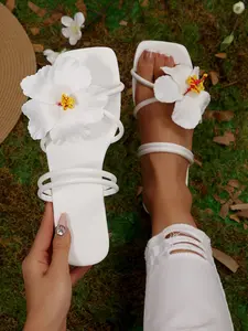 Summer Square Toe Flat Sandals, Soft Sole Flower Decor, Casual Beach Shoes, Comfortable Fashion, Perfect for Dresses and Beachwear, Elegant Fashionable Sandals