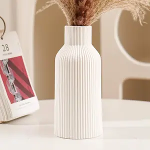 17cm Small Classic Irregular White High-Temp Fired Ceramic Vase, 0-50 cm Range Ornaments, Bouquet & Pampas Grass Holder, Modern Bohemian Dining Table Centerpiece