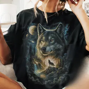 Wolf Vintage 90s Graphic Style Comfort Colors Tshirt, Grunge Retro Howling Wolf Faded T-Shirt
