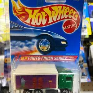 Hot Wheels Twin Towers Highway Hauler New Photo Finish Series 746 Diecast Model Car