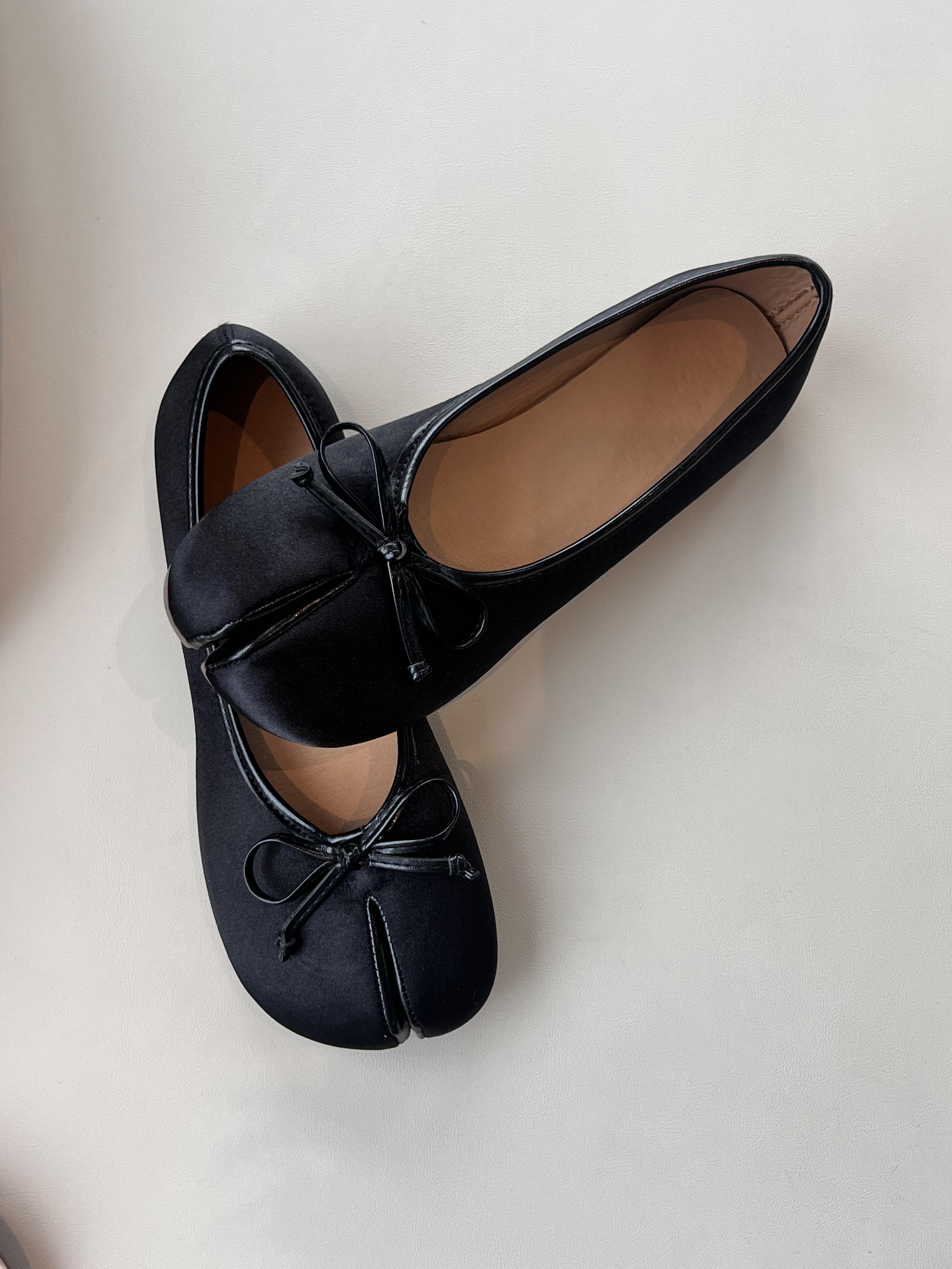 Women’s Retro Elegant Satiny Finish Flats with Shiny Bow, Flexible Sole Round Toe Casual Wear Shoes, Comfortable for Long Walks & Short City Trips
