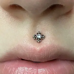 16g Cross Medusa Piercing