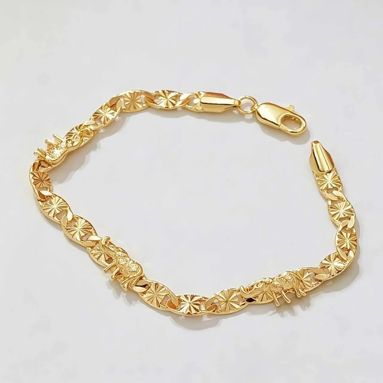 1PC 14K Gold Plated Elephant Link Bracelet for Women, Lucky Sunburst Figaro Chain Charm Bracelet, Bring Good Luck & Positive Energy, Fashion Jewelry Gift for Mother's Day, Birthday, Christmas