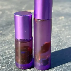 3RD EYE CHAKRA FRAGRANCE ROLL ON • This product is specifically designed for your Intuition so that you Connect to your Mind, Body, Soul, Emotions & Spirit - HandBlended notes of Egyptian Amber + Matcha With Bergamot