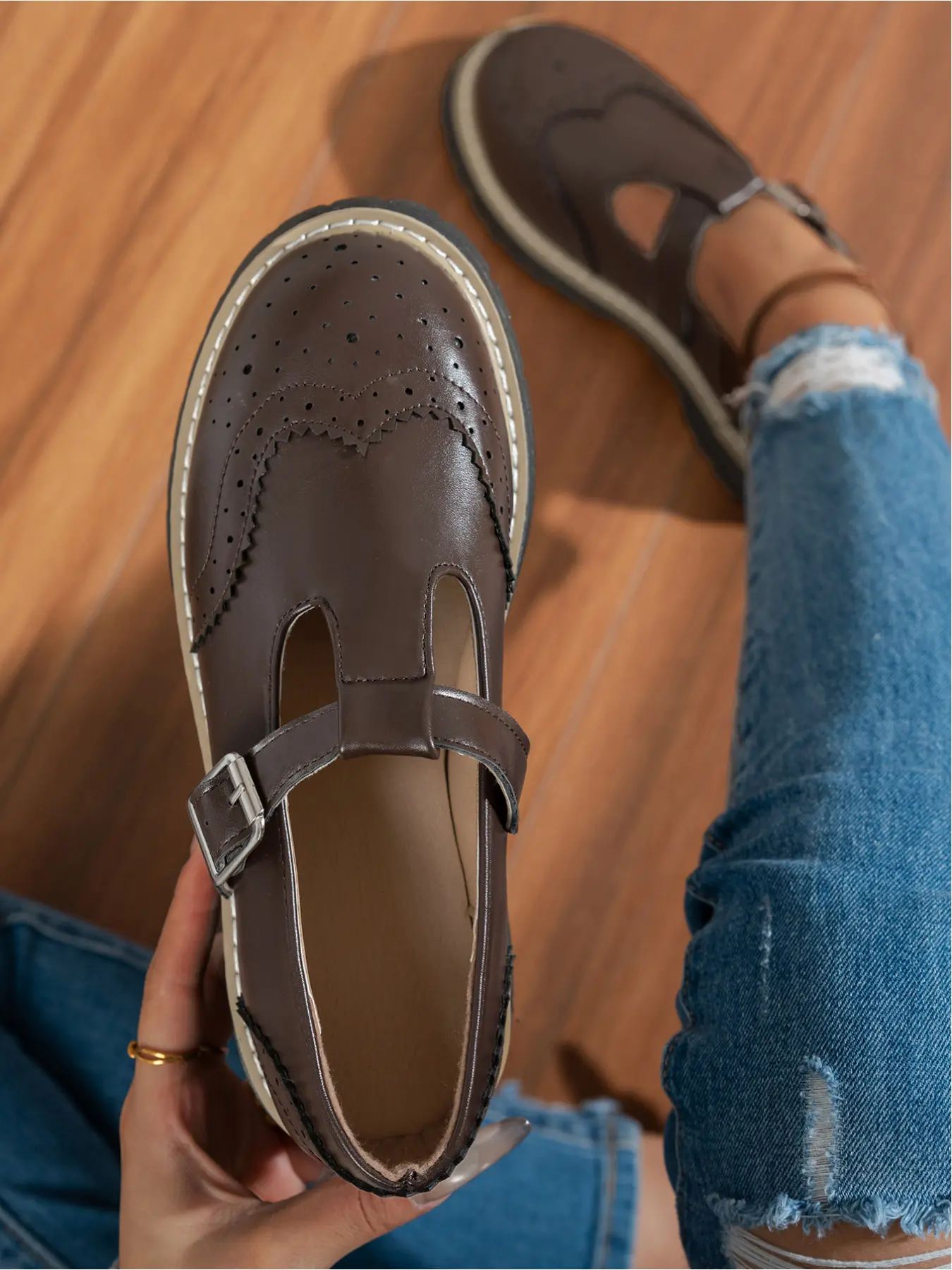[British Style Platform Mary Jane Shoes] Retro Vintage Brogue Buckle Strap Leather Shoes  Women Preppy Height-Increasing Platform Shoes  Soft Sole, Comfortable & Versatile  Available in Black & Brown Casual Shoes