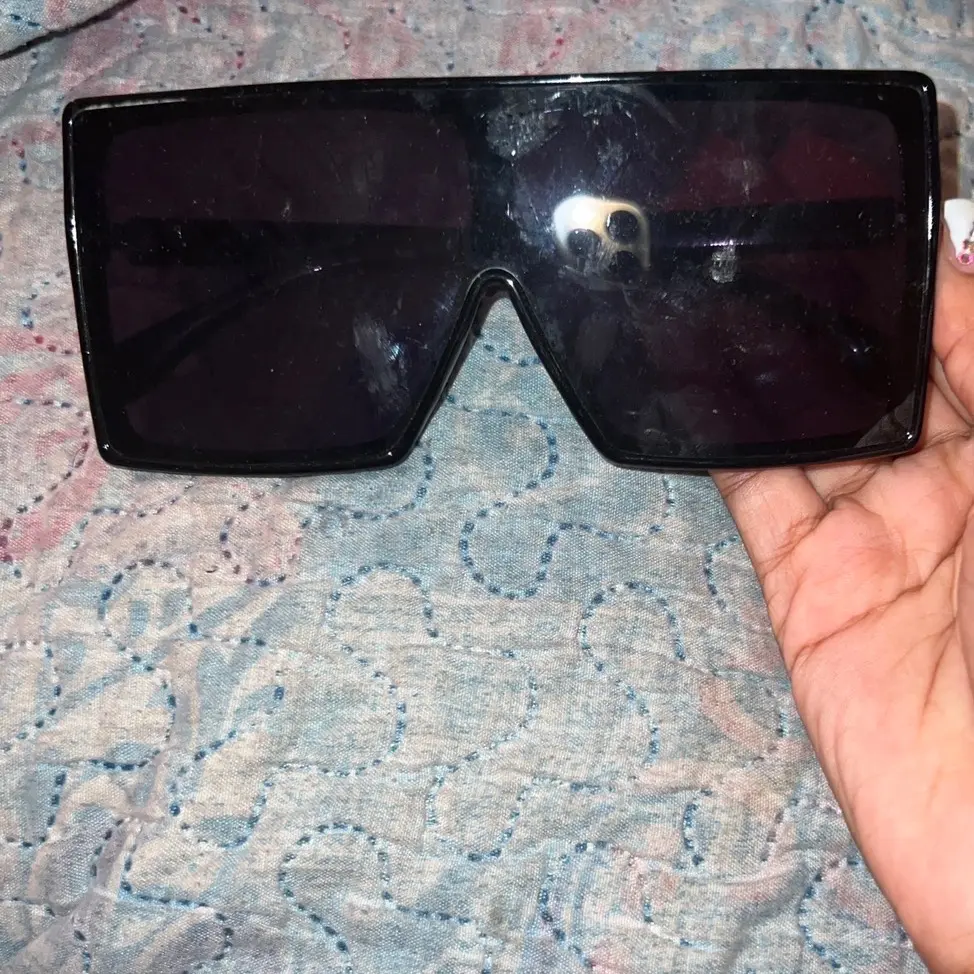 Black glasses