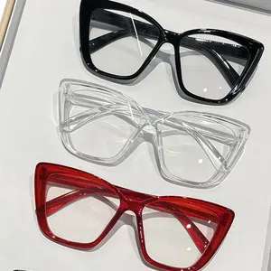 (4 pieces)Your next signature style piece – Cat Eye hollow-out sunglasses. Oversized square frame with European & Ins aesthetic, instantly get that effortless vacation vibe once you put them on.