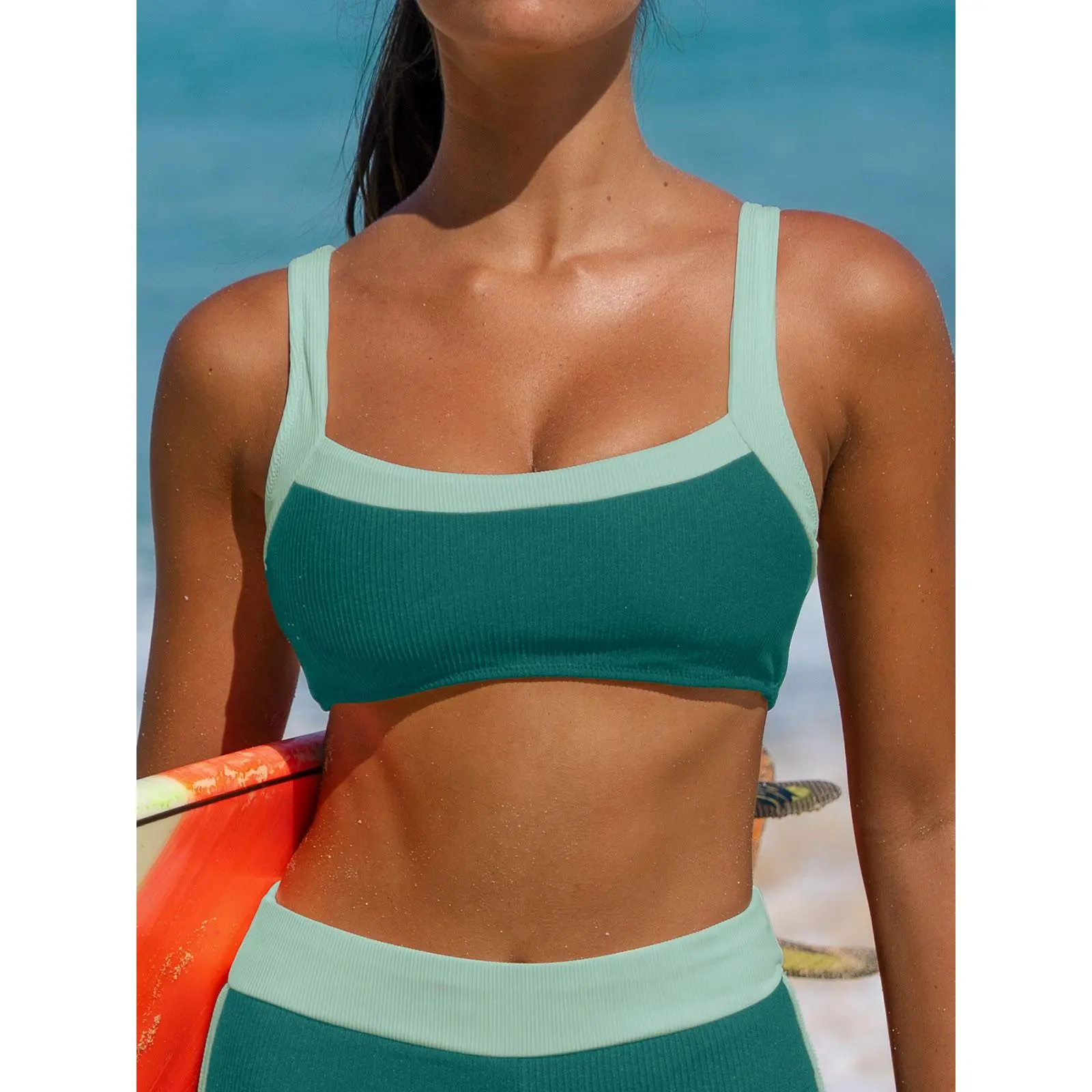 BERLOOK Green Contrast Print Surf Top - Recycled Polyamide Blend Sporty Wetsuit for Sports & Outdoor Swimwear Surfwear, Sporty Wetsuits