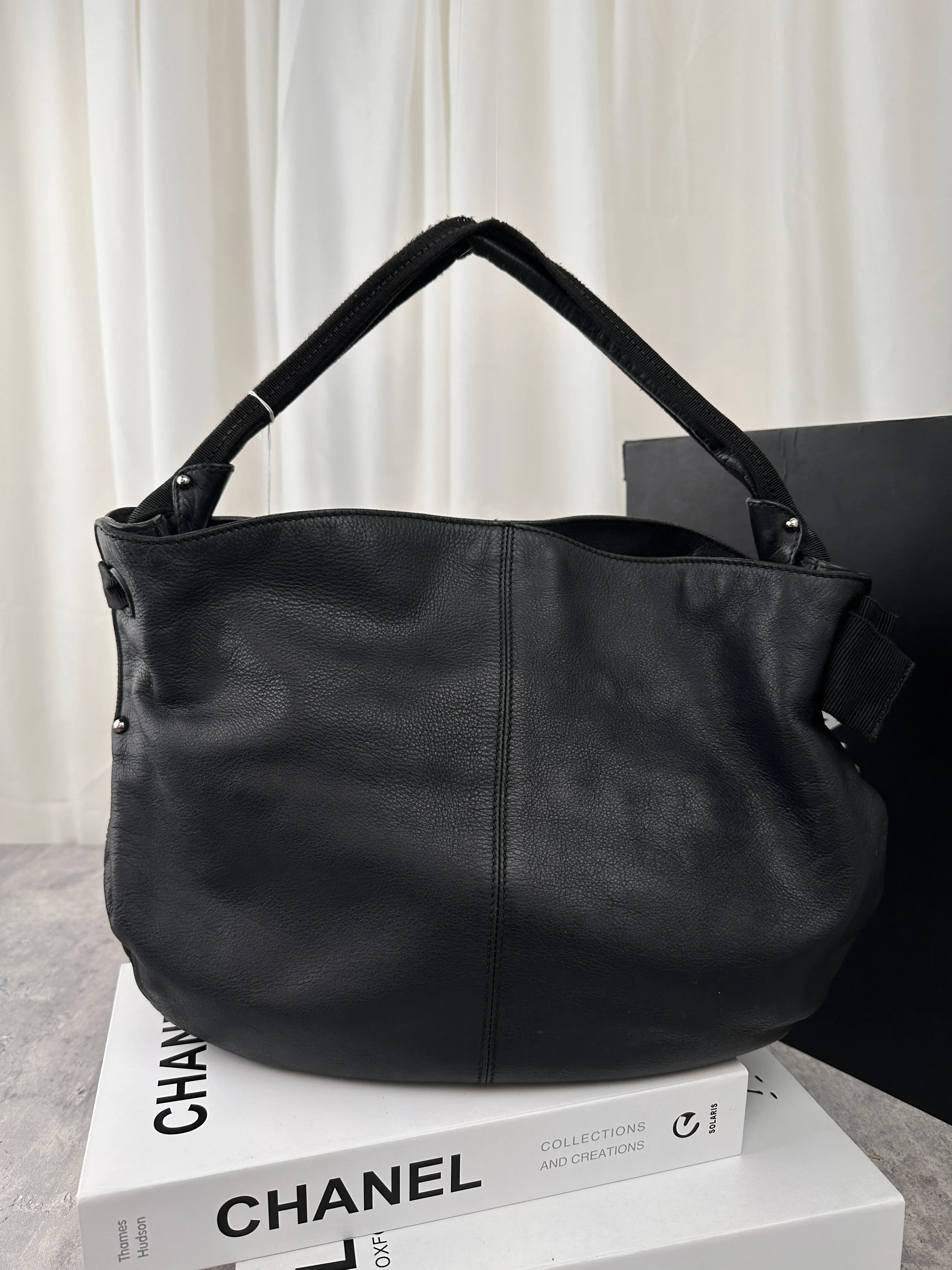 Pre-owned SALVATORE FERRAGAMO Leather Shoulder Bags Ferragamo one shoulder bag, Vara model, leather, navy. MR16032026A430