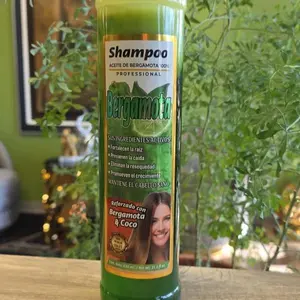 Shampoo para el cuidado del cabello, desde el cuero cabelludo hasta las puntas.