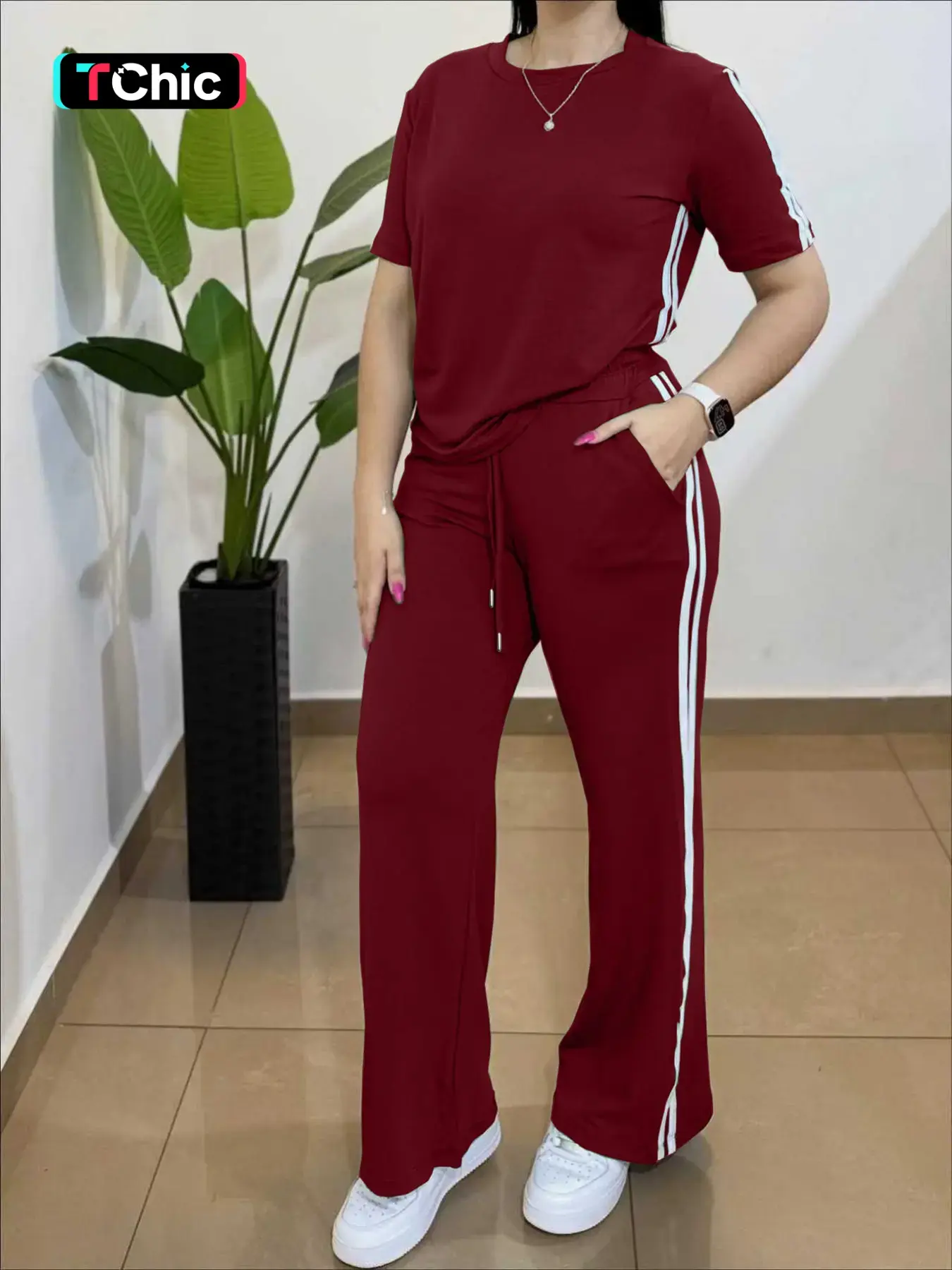 Women's Casual Striped Two-Piece Set, Short Sleeve Top and Long Pants, Comfortable and Stylish for Everyday Daily Wear, Perfect for Relaxing Days