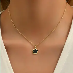 Elegant Flower Shaped Pendant Necklace Gold Plated Amulet Minimalist Alloy Jewelry for Girlfriend Fashion All-m tops atch Accessory Valentine's Day Gift
