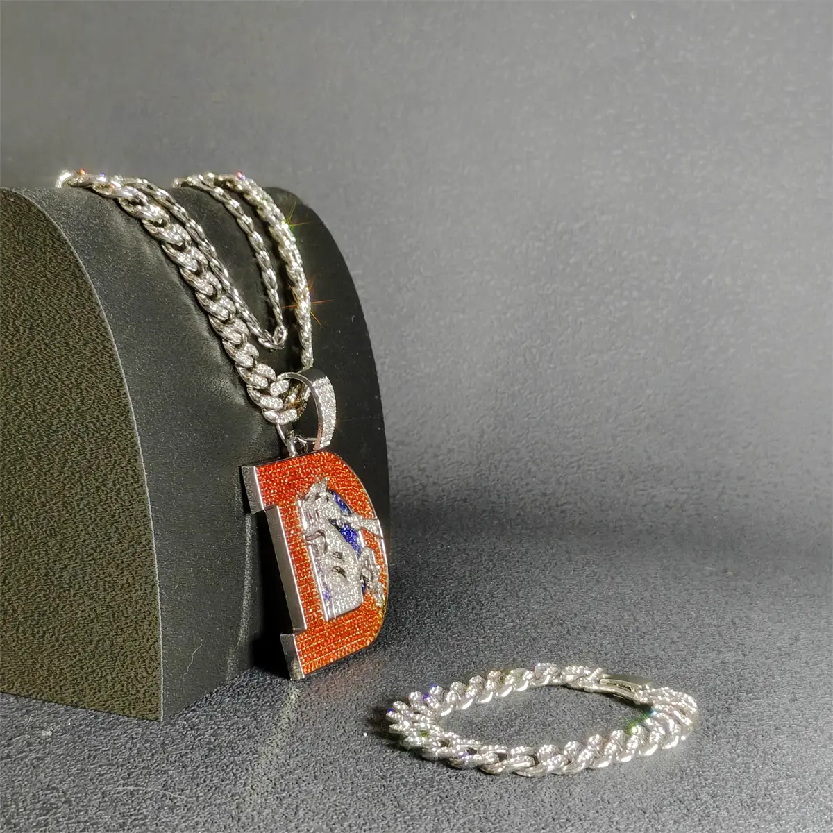 Hip-Hop Style Rhinestones Cuban Chain Men's Personalized Necklace, Fashion Rugby Graphic Pendant, Unisex Gift for Boyfriend Woman, A necklace suitable for wearing while watching a game to enhance the atmosphere