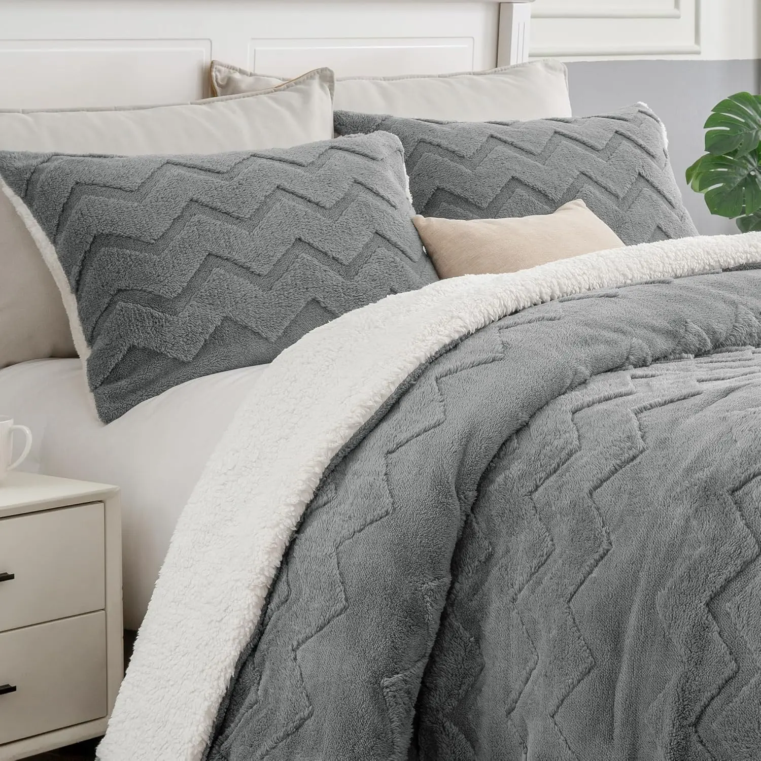 Fluffy  Comforter Set - Super Soft Sherpa Grey Comforter for  Size Bed, Luxury Warm Bedding Set for Winter, Fuzzy Bed Set 3 count (1 Comforter, 2 Pillowcases)
